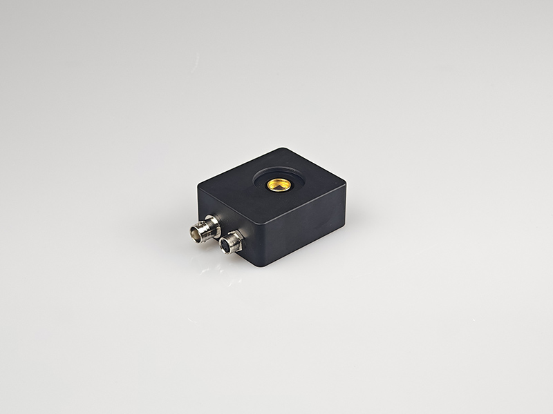 PD58系列光電探測器 采用5.8x5.8mm的大尺寸PD，響應(yīng)波長320-1100nm， 采用空間光輸入，10M帶寬。