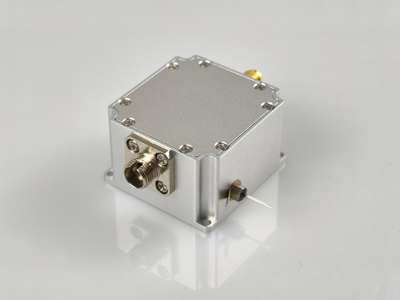 PD11 系列光電探測(cè)器是一款A(yù)C耦合的光電探測(cè)器。