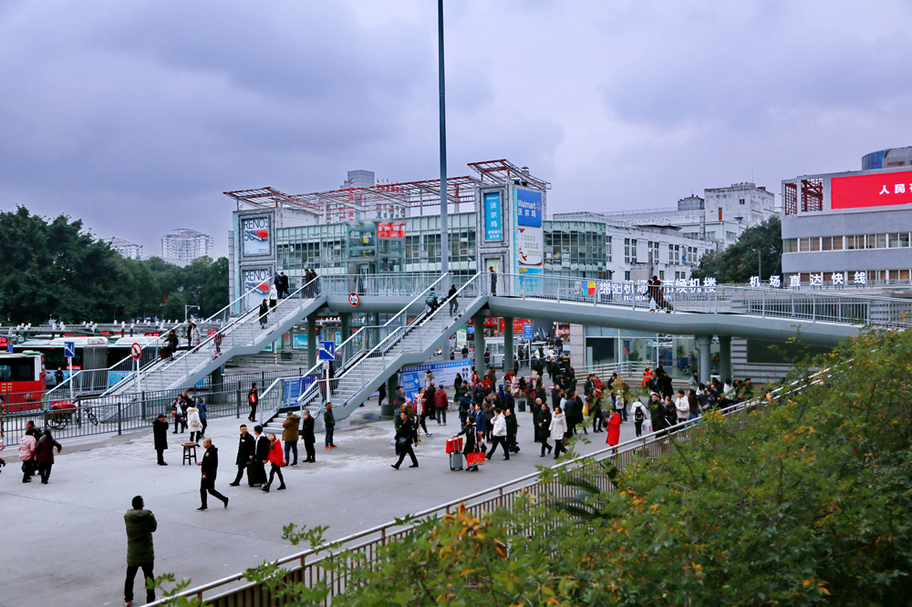綿陽(yáng)火車客站廣場(chǎng)人行天橋
